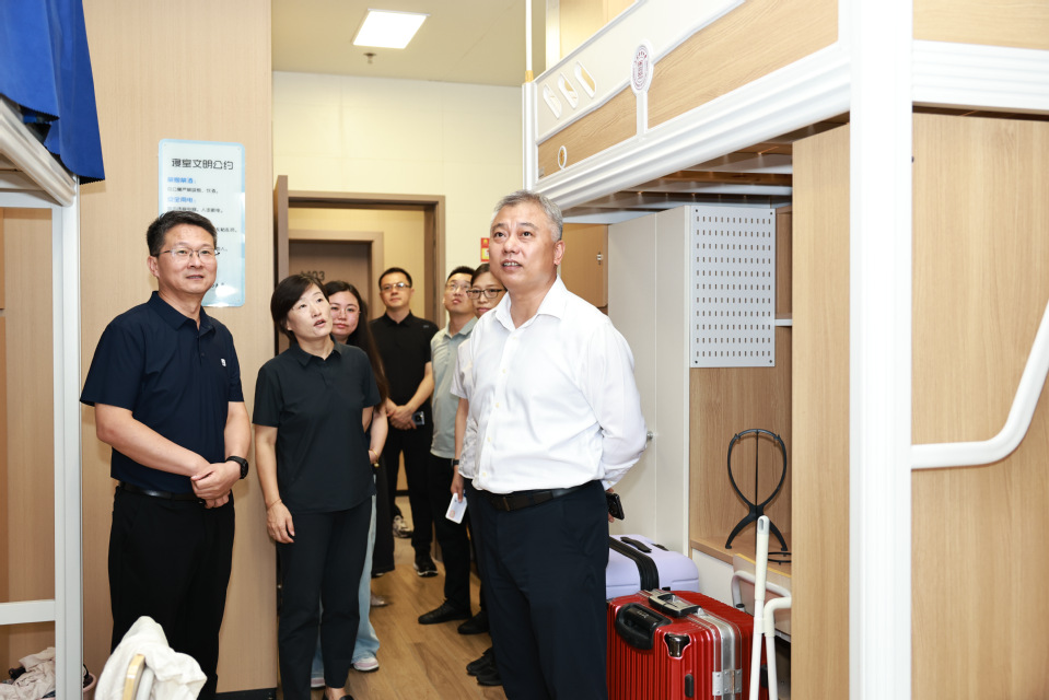 市教委副主任刘玉祥莅临我校指导新学期安全工作