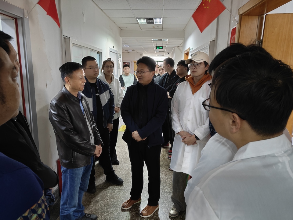 杨浦区应急管理局副局长吴秋荣带队来我校开展消防安全专项检查